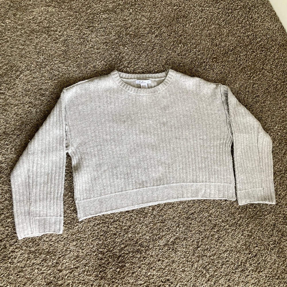 Light Gray Ribbed Crew Neck Sweater - Picture 2 of 6